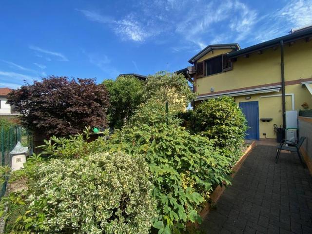 Villa Schiera in vendita a Cascina del Pè, Faloppio