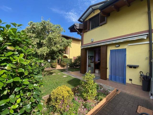 Villa Schiera in vendita a Cascina del Pè, Faloppio