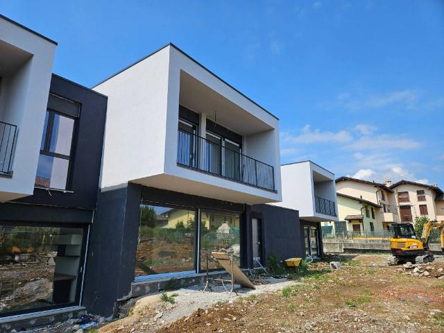 Villa Schiera in vendita a Somaino, Faloppio