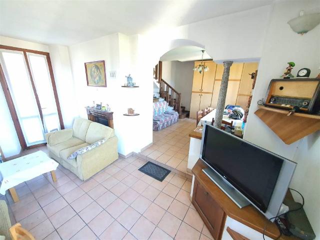 Villa Schiera in vendita a Capiate, Olginate