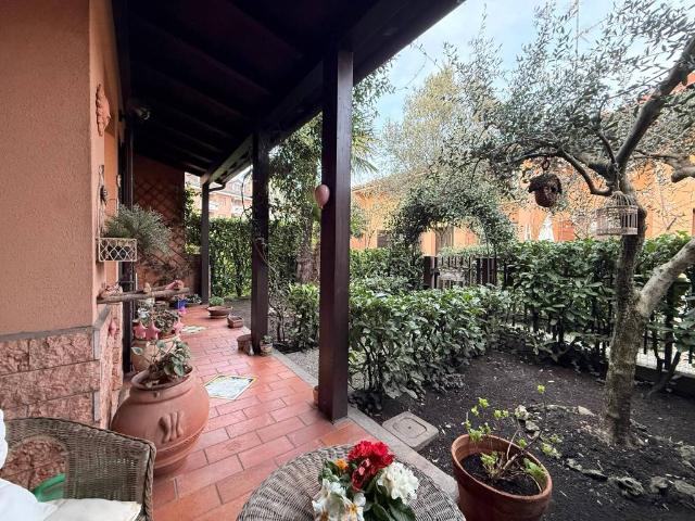 Villa Schiera in vendita a Locate Triulzi, Lombardia