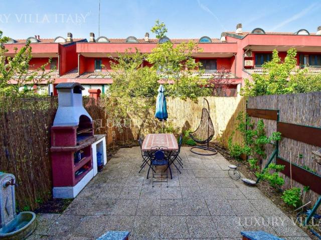Villa Schiera in vendita a Noverasco, Locate Triulzi