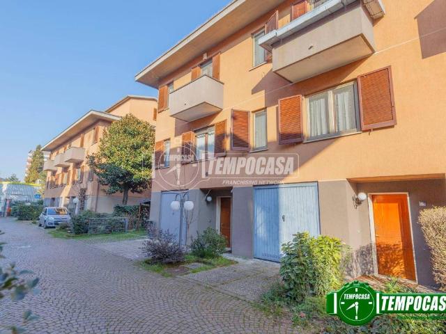 Villa Schiera in vendita a Locate Triulzi, Lombardia