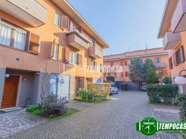 Villa Schiera in vendita a Locate Triulzi, Lombardia