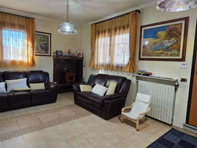 Villa Schiera in vendita a Locate Triulzi, Lombardia