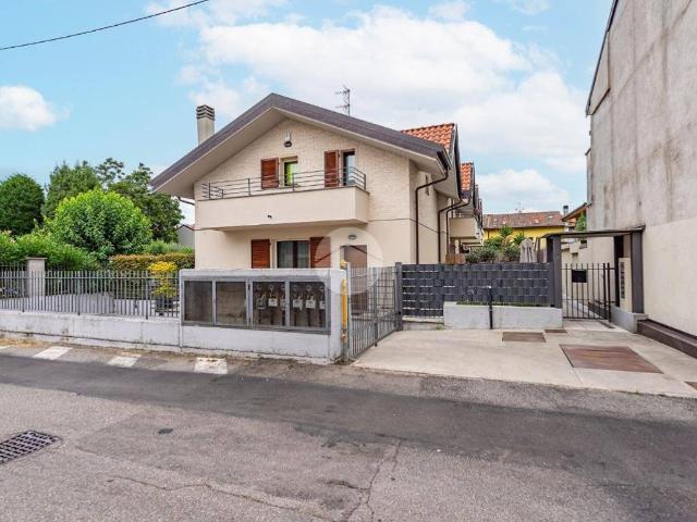 Villa Schiera in vendita a Origgio, Lombardia