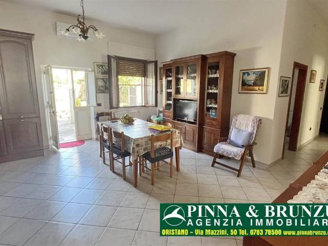 Villa Schiera in vendita a Oristano, Sardigna/Sardegna