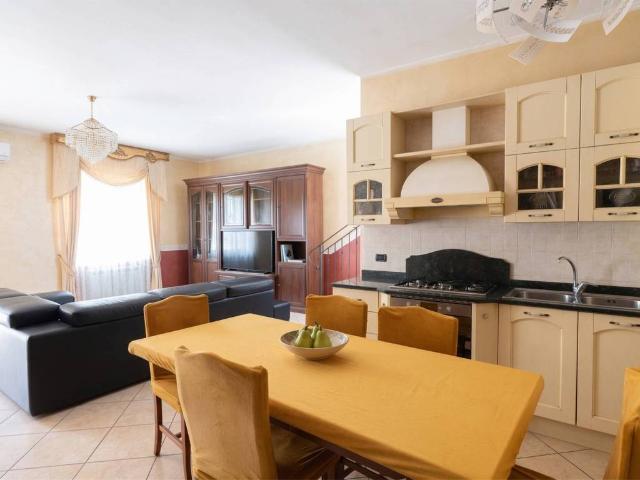 Villa Schiera in vendita a Orta Di Atella, Campania