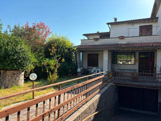 Villa Schiera in vendita a Orte, Lazio