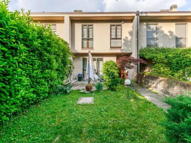 Ville Schiera in vendita a Paderno Dugnano, Le Zobbie