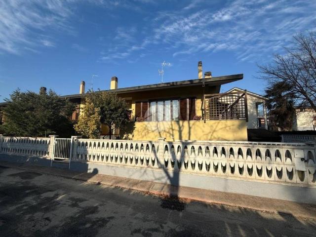 Ville Schiera in vendita a Paderno Dugnano, Le Zobbie