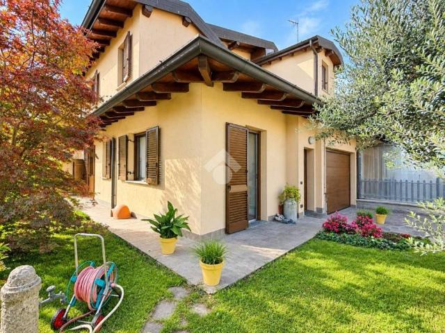 Villa Schiera in vendita a Palazzo Pignano, Lombardia