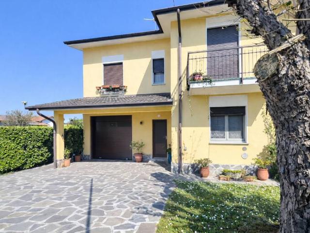 Villa Schiera in vendita a Pandino, Lombardia
