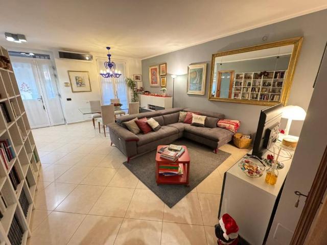 Villa Schiera in vendita a Pantigliate, Lombardia