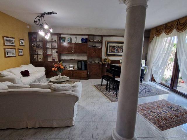 Villa Schiera in vendita a Ravello, Parabiago