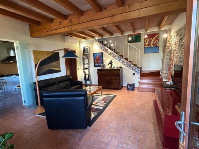 Villa Schiera in vendita a Vicofertile, Parma