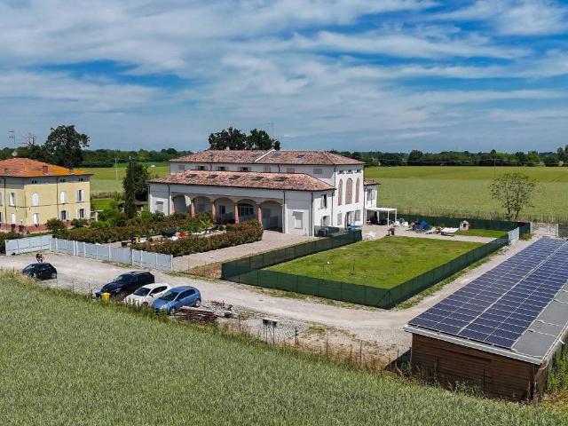 Villa Schiera in vendita a Lubiana, Sorbolo