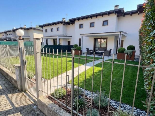 Villa Schiera in vendita a Piemonte, Novara