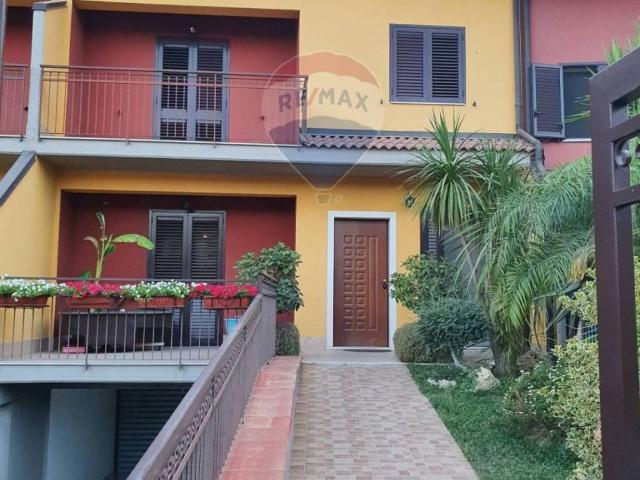 Villa Schiera in vendita a Paternò, Sicilia