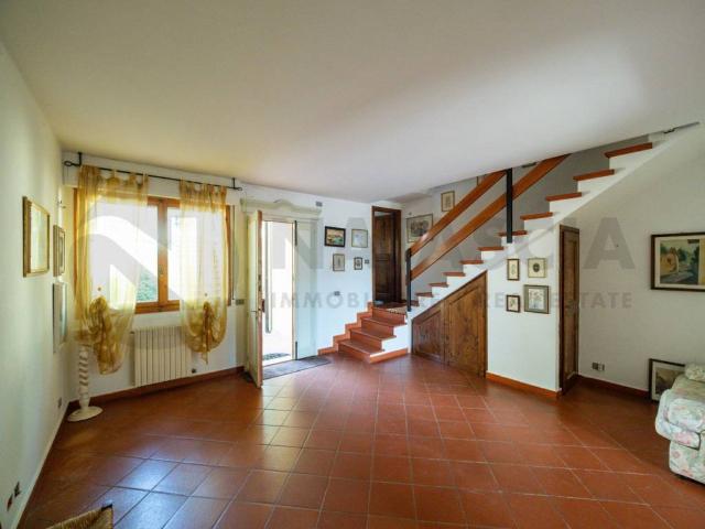 Villa Schiera in vendita a Unione di Comuni Valdarno e Valdisieve, Pelago