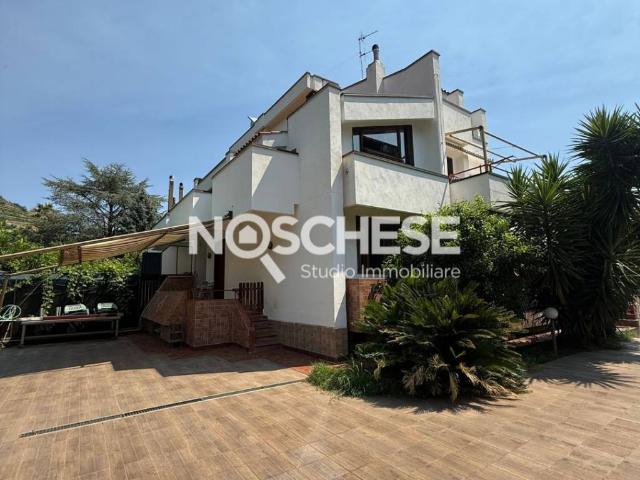 Villa Schiera in vendita a Pellezzano, Campania
