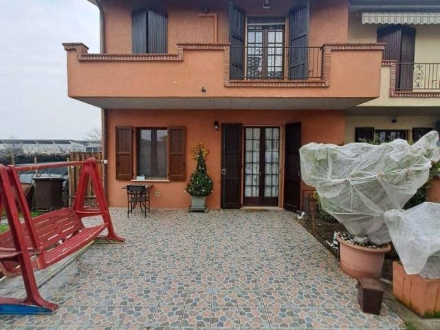 Villa Schiera in vendita a Persico Dosimo, Lombardia