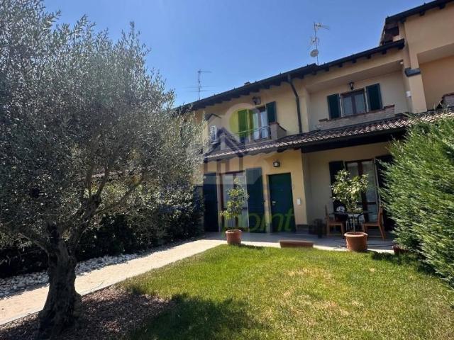 Villa Schiera in vendita a Persico Dosimo, Lombardia