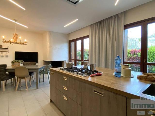 Villa Schiera in vendita a Villa Fastiggi, Marche