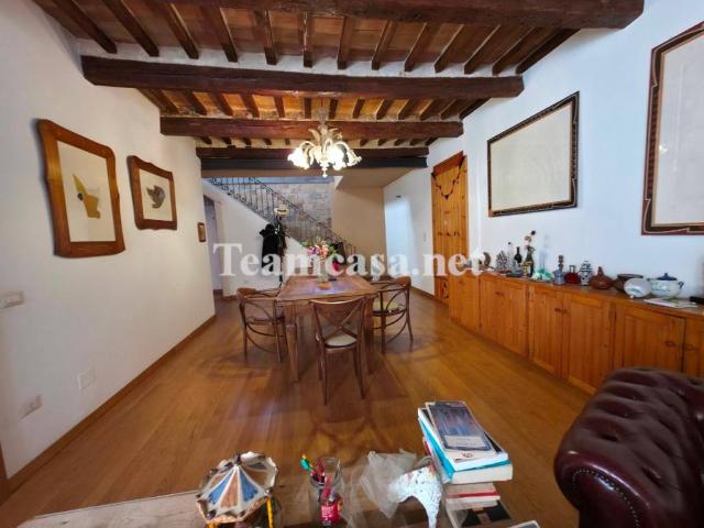 Villa Schiera in vendita a Centro Storico, Marche