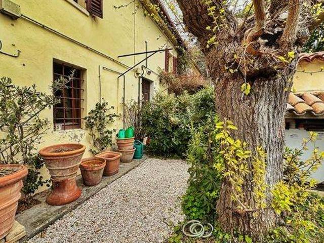 Villa Schiera in vendita a Cerreto, Marche