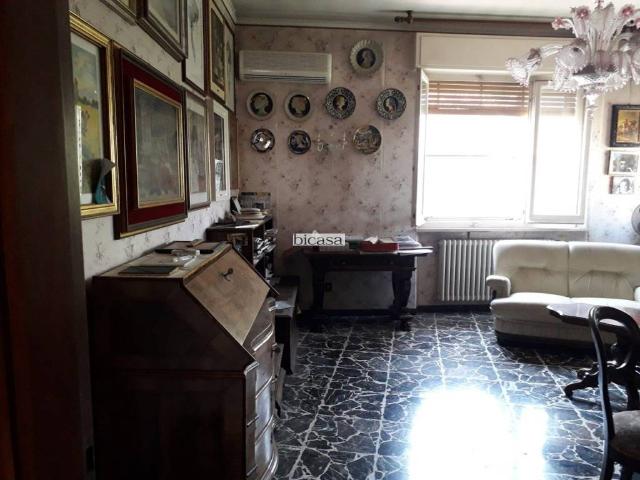 Villa Schiera in vendita a Centro Storico, Marche