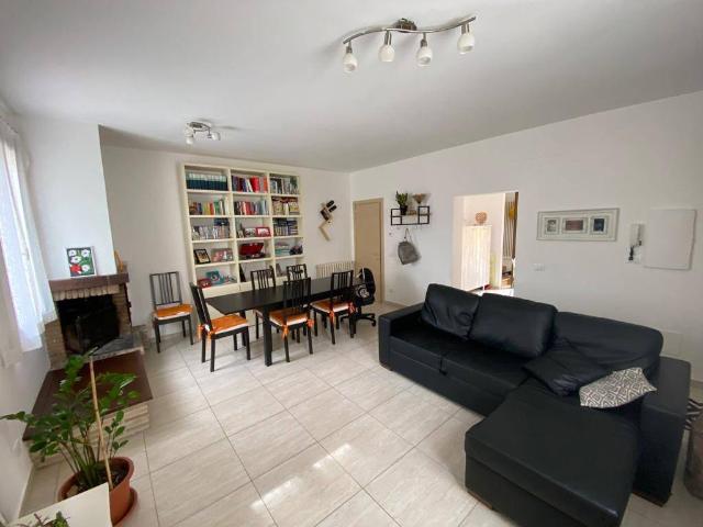 Villa Schiera in vendita a Villa Fastiggi, Marche