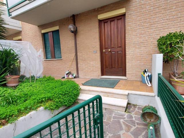 Villa Schiera in vendita a Loreto, Marche