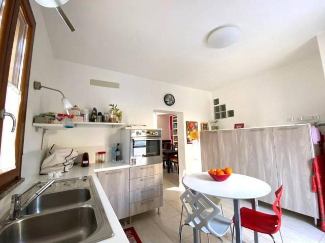 Villa Schiera in vendita a Villa Fastiggi, Marche