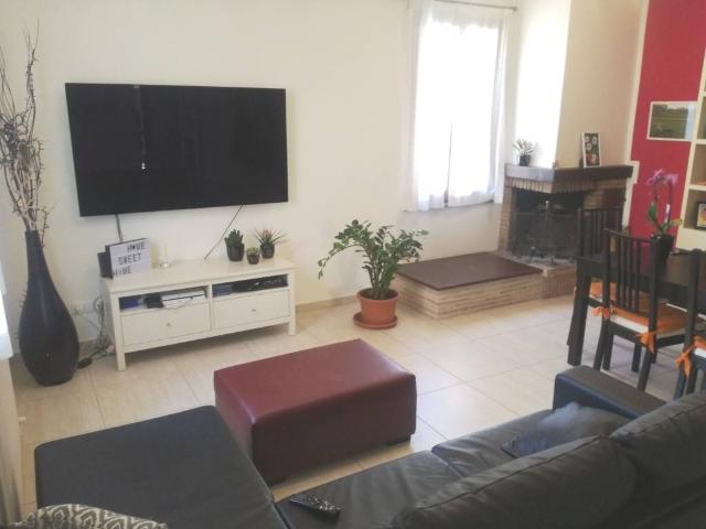 Villa Schiera in vendita a Villa Fastiggi, Marche