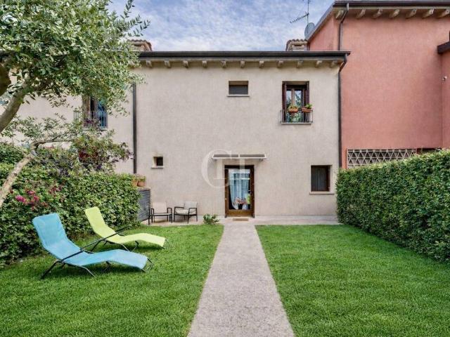 Villa Schiera in vendita a Peschiera Del Garda, Veneto