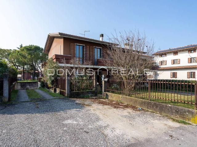 Villa Schiera in vendita a Peschiera Del Garda, Veneto