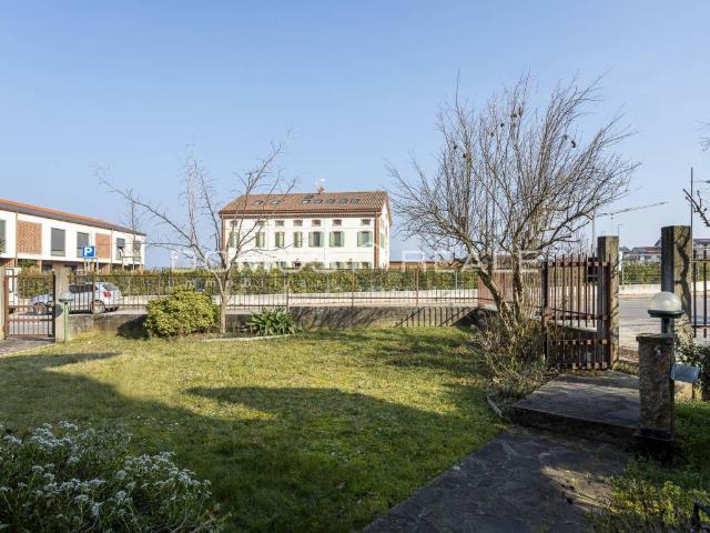 Villa Schiera in vendita a Peschiera del Garda, Verona
