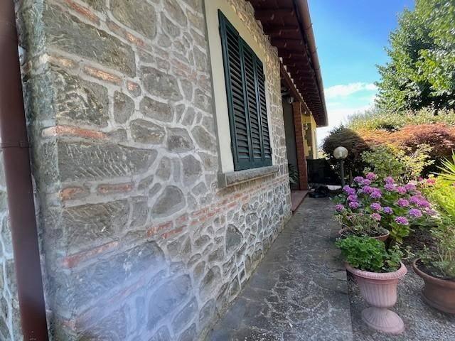 Villa Schiera in vendita a Ponte di Sorana, Uzzano E Castello