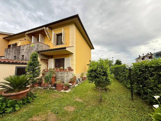 Villa Schiera in vendita a Uzzano E Castello, Pistoia