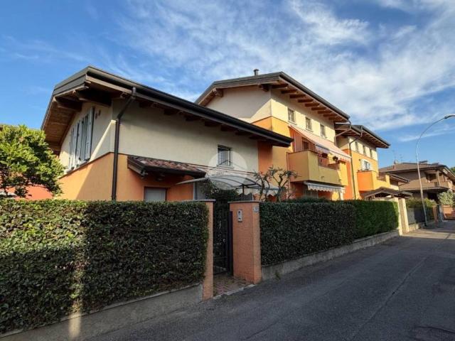 Villa Schiera in vendita a Pessano Con Bornago, Lombardia