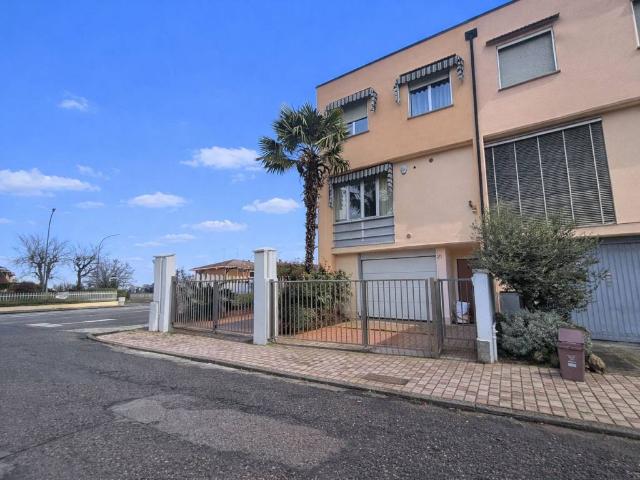 Villa Schiera in vendita a Piacenza, Reggio Emilia