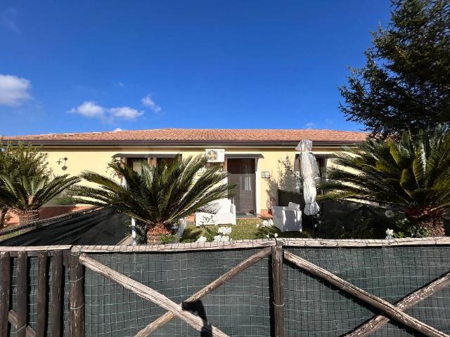 Villa Schiera in vendita a Piedimonte Etneo, Sicilia