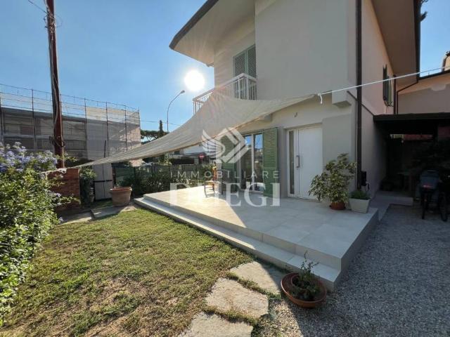 Villa Schiera in vendita a Tonfano, Toscana