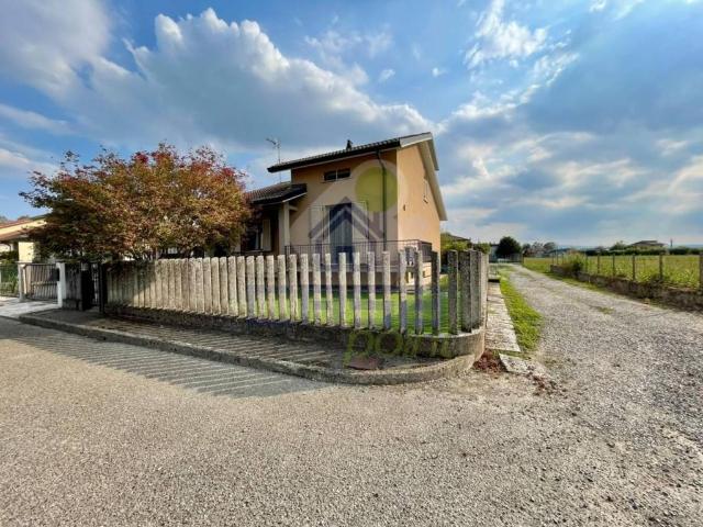 Villa Schiera in vendita a Pieve Porto Morone, Pavia