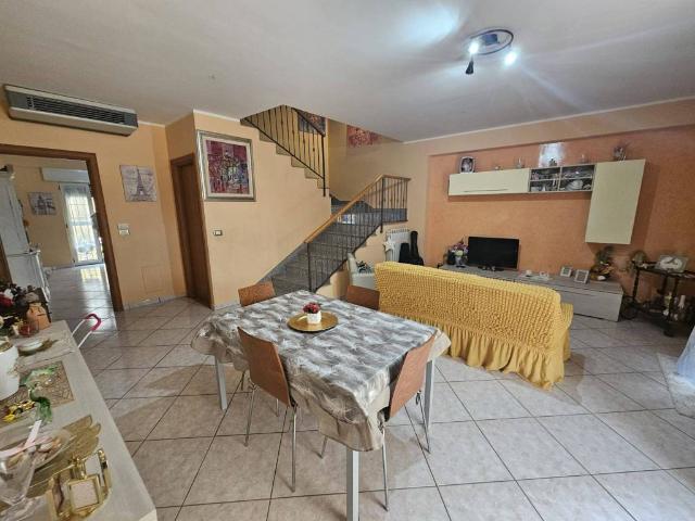 Villa Schiera in vendita a Pignataro Maggiore, Campania