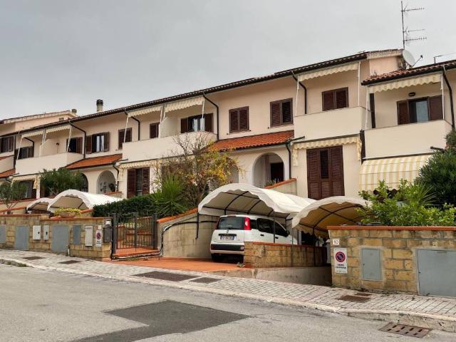Villa Schiera in vendita a Montemazzano, Piombino