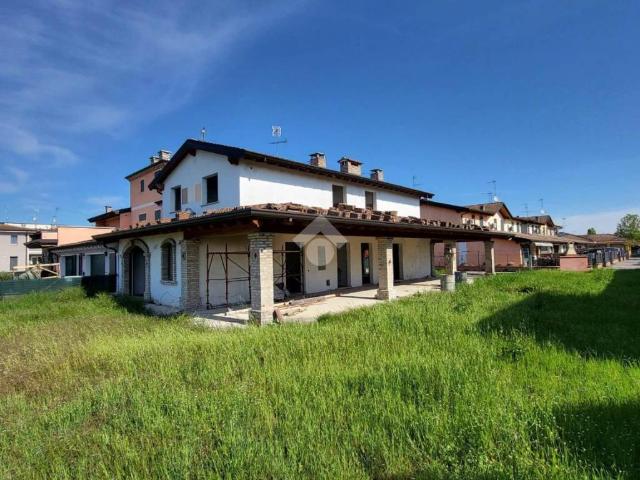 Villa Schiera in vendita a Piubega, Lombardia