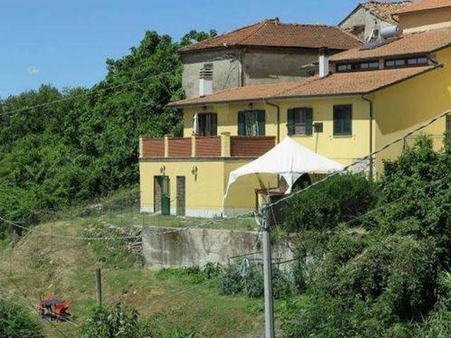 Villa Schiera in vendita a Unione di comuni Montana Lunigiana, Podenzana