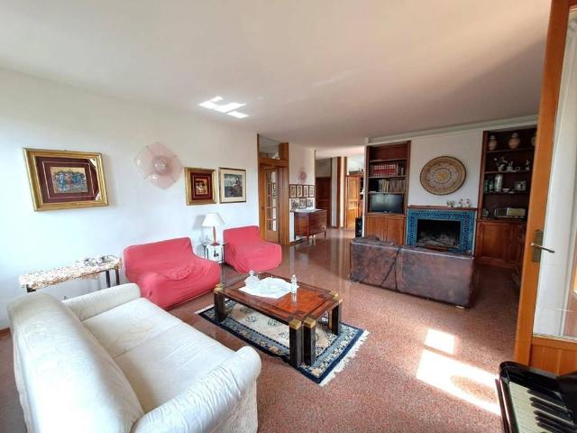 Villa Indipendente in vendita a Lecchi, Toscana